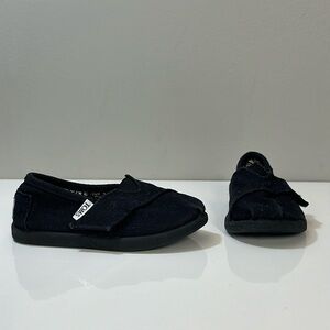 Toms Classic Tiny Black Canvas Slip On Size 6